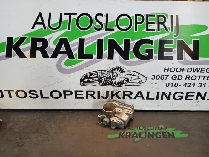 Drosselklappengehäuse Renault Clio III (BR/CR), 2005 / 2014 1.2 16V 75, Fließheck, Benzin, 1.149cc, 55kW (75pk), FWD, D4F740; D4FD7; D4F706; D4F764; D4FE7, 2005-06 / 2014-12, BR/CR1J; BR/CRCJ; BR/CR1S; BR/CR9S; BR/CRCS; BR/CRFU; BR/CR3U; BR/CRP3 (Gebraucht)