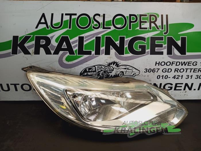 Używane Reflektor prawy Ford Focus 3 1.0 Ti-VCT EcoBoost 12V 100 Cena € 99,99 Procedura marży oferowane przez Autosloperij Kralingen B.V.