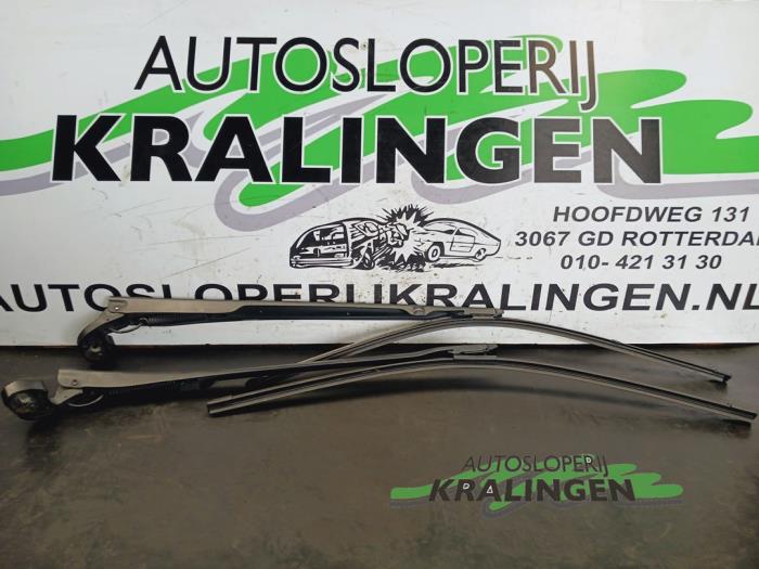 Gebrauchte Scheibenwischerarm-Set Seat Leon (1P1) 2.0 TFSI 16V Preis € 24,99 Margenregelung angeboten von Autosloperij Kralingen B.V.