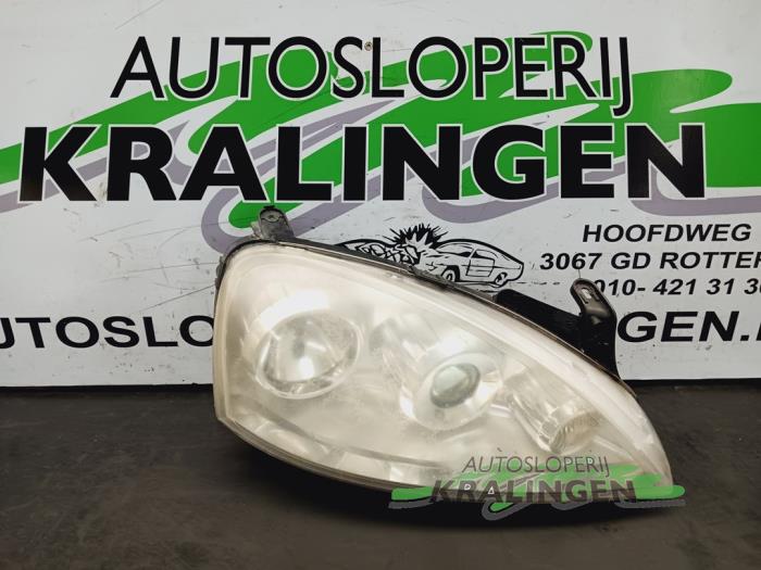 Używane Reflektor prawy Opel Corsa C (F08/68) 1.2 16V Twin Port Cena € 49,99 Procedura marży oferowane przez Autosloperij Kralingen B.V.