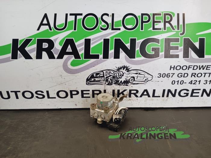 Begagnade ABS-pump Toyota Yaris (P1) 1.3 16V VVT-i Pris € 24,98 Marginaltabell erbjuds av Autosloperij Kralingen B.V.