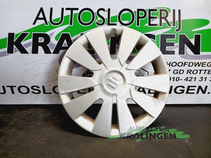 Używane Kolpak Suzuki Alto 1.0 12V Cena € 24,99 Procedura marży oferowane przez Autosloperij Kralingen B.V.