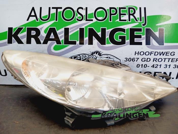 Używane Reflektor prawy Peugeot 207/207+ (WA/WC/WM) 1.6 16V VTi Cena € 39,98 Procedura marży oferowane przez Autosloperij Kralingen B.V.