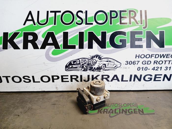 Begagnade ABS-pump Opel Astra H (L48) 1.6 16V Twinport Pris € 24,98 Marginaltabell erbjuds av Autosloperij Kralingen B.V.