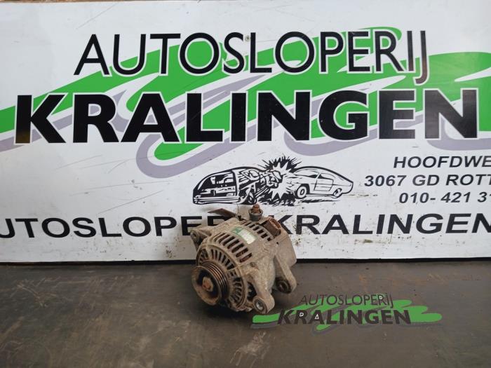 Gebrauchte Dynamo Toyota Yaris (P1) 1.3 16V VVT-i Preis € 100,00 Margenregelung angeboten von Autosloperij Kralingen B.V.