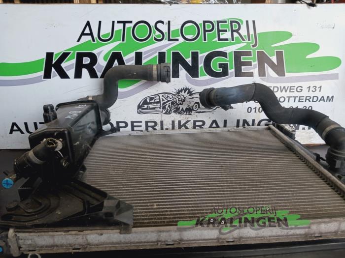 Usagé Radiateur BMW Z4 Roadster (E85) 2.5 24V Prix sur demande proposé par Autosloperij Kralingen B.V.