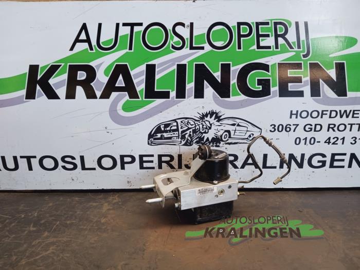 Usagé Bloc ABS BMW 3 serie (E46/2) 323 Ci 24V Prix sur demande proposé par Autosloperij Kralingen B.V.