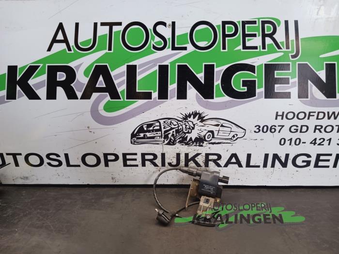 Usagé Bobine Daihatsu Charade (G200/201/202/203/204) 1.3i TX/CX 16V Prix € 9,99 Règlement à la marge proposé par Autosloperij Kralingen B.V.
