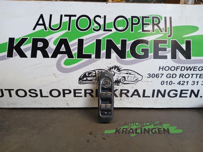 Usados Interruptor de ventanilla eléctrica Ford Mondeo IV Wagon 1.6 TDCi 16V Precio € 49,99 Norma de margen ofrecido por Autosloperij Kralingen B.V.