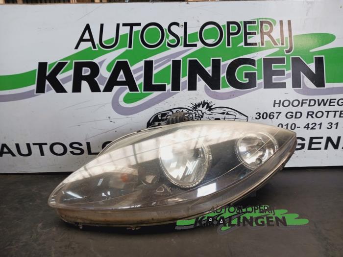 Używane Reflektor lewy Seat Altea (5P1) 1.6 Cena € 49,99 Procedura marży oferowane przez Autosloperij Kralingen B.V.