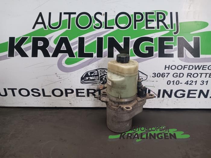 Usagé Pompe de direction Ford Focus 2 1.6 TDCi 16V 90 Prix € 29,99 Règlement à la marge proposé par Autosloperij Kralingen B.V.