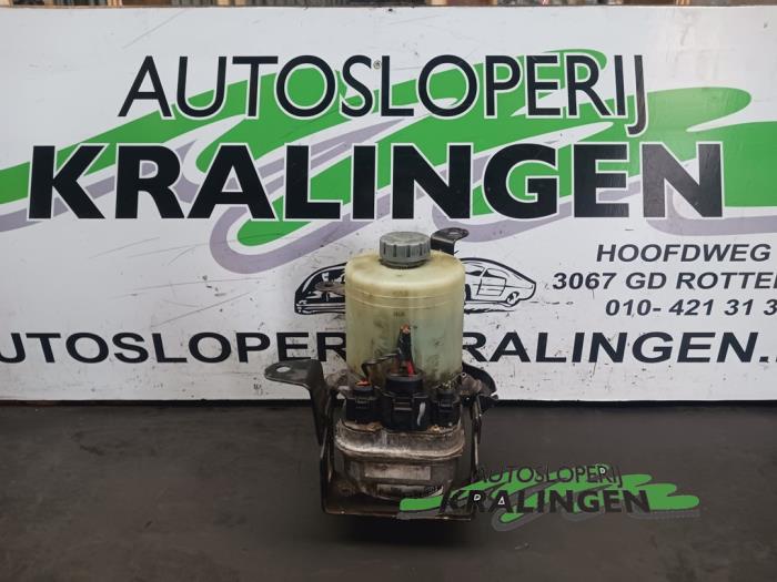 Begagnade Servostyrningspump Volkswagen Polo IV (9N1/2/3) 1.4 16V Pris € 29,99 Marginaltabell erbjuds av Autosloperij Kralingen B.V.