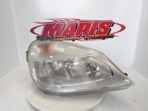Used Headlight, right Mercedes Vaneo (W414) 1.7 CDI 16V Price € 35,00 Margin scheme offered by Autosloopbedrijf gebr. Maris