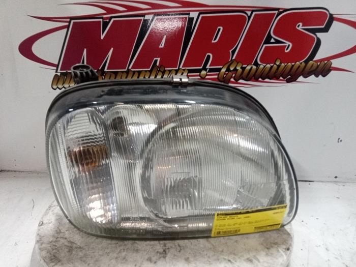 Używane Reflektor prawy Nissan Micra (K11) 1.3 LX,SLX 16V Cena € 25,00 Procedura marży oferowane przez Autosloopbedrijf gebr. Maris