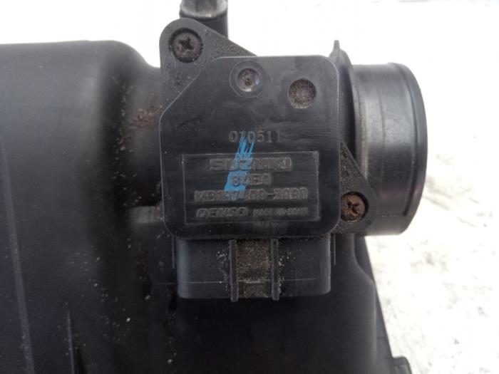 Luftmassenmesser van een Suzuki Swift (ZA/ZC/ZD1/2/3/9) 1.6 Sport VVT 16V 2007