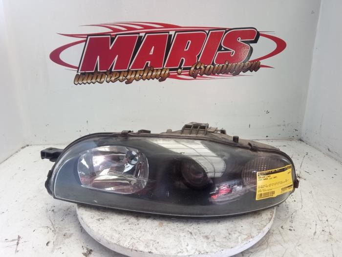 Używane Reflektor lewy Fiat Marea (185AX) Cena € 40,00 Procedura marży oferowane przez Autosloopbedrijf gebr. Maris