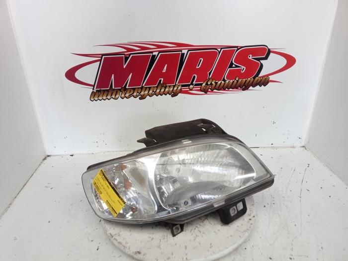 Używane Reflektor prawy Seat Cordoba Vario (6K5) 1.4 16V Cena € 25,00 Procedura marży oferowane przez Autosloopbedrijf gebr. Maris
