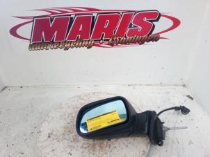 Used Wing mirror, left Peugeot 407 SW (6E) 1.8 16V Price € 35,00 Margin scheme offered by Autosloopbedrijf gebr. Maris