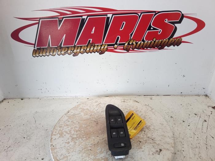 Usados Interruptor de ventanilla eléctrica Renault Laguna II (BG) 1.8 16V Precio € 25,00 Norma de margen ofrecido por Autosloopbedrijf gebr. Maris