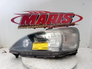 Used Headlight, left Daihatsu YRV (M2) 1.3 16V DVVT Price € 20,00 Margin scheme offered by Autosloopbedrijf gebr. Maris