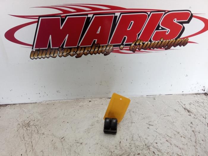 Usados Interruptor de ventanilla eléctrica Chevrolet Aveo (250) 1.2 16V Precio € 15,00 Norma de margen ofrecido por Autosloopbedrijf gebr. Maris