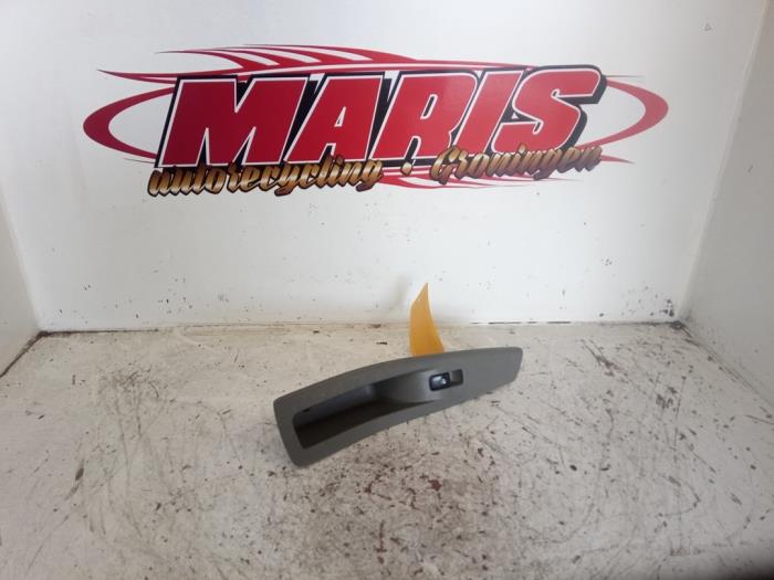 Usados Interruptor de ventanilla eléctrica Chevrolet Nubira Wagon 1.6 16V Precio € 15,00 Norma de margen ofrecido por Autosloopbedrijf gebr. Maris