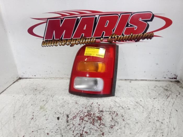 Usados Luz trasera derecha Nissan Micra (K11) 1.3 LX,SLX 16V Precio € 20,00 Norma de margen ofrecido por Autosloopbedrijf gebr. Maris