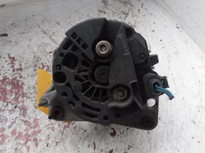 Dynamo from a Volkswagen Passat (3B2) 1.9 TDi 90 2000