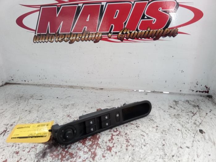 Usados Interruptor de ventanilla eléctrica Renault Espace (JK) 2.0 Turbo 16V Grand Espace Precio € 35,00 Norma de margen ofrecido por Autosloopbedrijf gebr. Maris