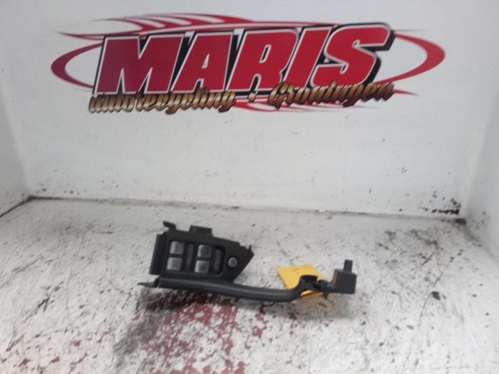 Usados Interruptor de ventanilla eléctrica Honda Civic (EP/EU) 1.6 16V VTEC Precio € 20,00 Norma de margen ofrecido por Autosloopbedrijf gebr. Maris