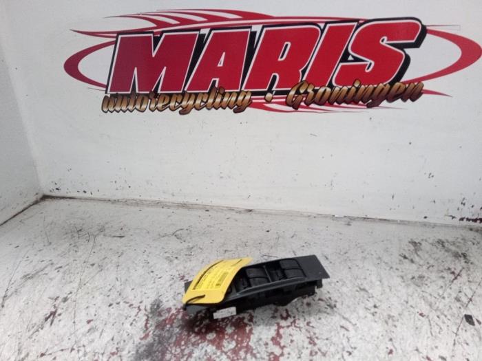 Usados Interruptor de ventanilla eléctrica Toyota Corolla Verso (R10/11) 2.2 D-4D 16V Cat Clean Power Precio € 15,00 Norma de margen ofrecido por Autosloopbedrijf gebr. Maris