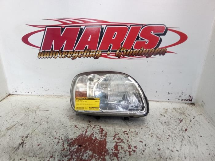 Używane Reflektor prawy Nissan Micra (K11) 1.3 LX,SLX 16V Cena € 25,00 Procedura marży oferowane przez Autosloopbedrijf gebr. Maris