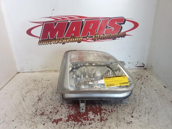 Używane Reflektor prawy Opel Agila (A) 1.2 16V Cena € 20,00 Procedura marży oferowane przez Autosloopbedrijf gebr. Maris
