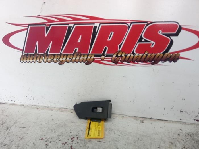 Usados Interruptor de ventanilla eléctrica Honda Civic (EP/EU) 1.4 16V Precio € 10,00 Norma de margen ofrecido por Autosloopbedrijf gebr. Maris