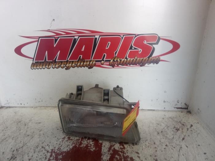 Używane Reflektor prawy Daihatsu Charade (G11/30) 1.0 TG,TS,CS,CX Cena € 30,00 Procedura marży oferowane przez Autosloopbedrijf gebr. Maris