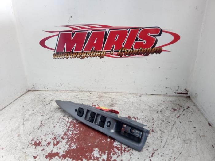 Usados Interruptor de ventanilla eléctrica Mazda 2 (NB/NC/ND/NE) 1.4 16V Precio € 40,00 Norma de margen ofrecido por Autosloopbedrijf gebr. Maris