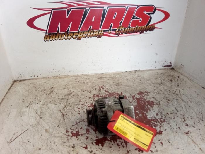 Begagnade Dynamo Daihatsu Trevis 1.0 12V DVVT Pris € 25,00 Marginaltabell erbjuds av Autosloopbedrijf gebr. Maris