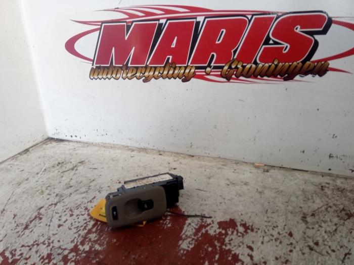 Usados Interruptor de ventanilla eléctrica Volvo XC90 I 2.5 T 20V Precio € 15,00 Norma de margen ofrecido por Autosloopbedrijf gebr. Maris
