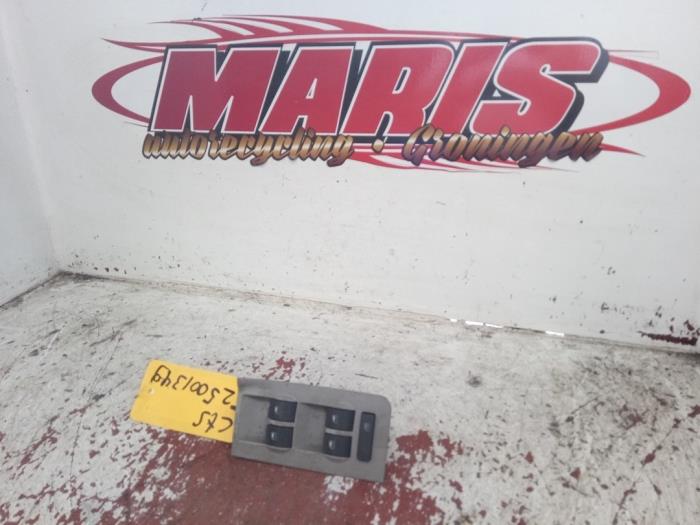 Usados Interruptor de ventanilla eléctrica Audi A6 Avant (C5) 2.4 V6 30V Precio € 15,00 Norma de margen ofrecido por Autosloopbedrijf gebr. Maris