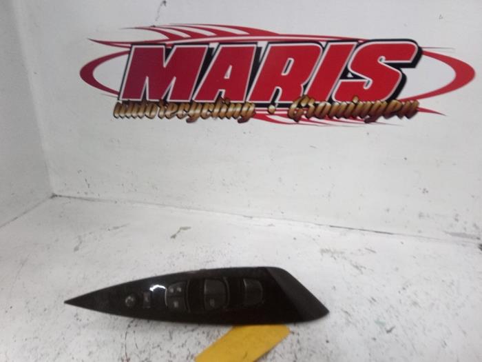 Usados Interruptor de ventanilla eléctrica Nissan Leaf (ZE0) Leaf Precio € 75,00 Norma de margen ofrecido por Autosloopbedrijf gebr. Maris