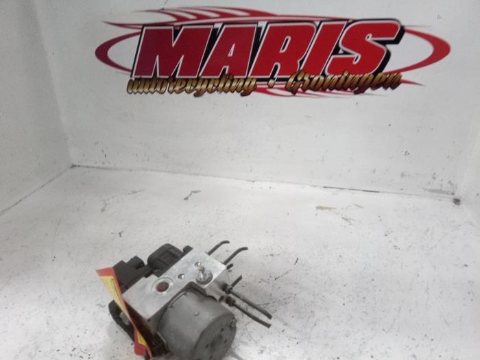 Begagnade ABS-pump Toyota Corolla (E12) 1.6 16V VVT-i Pris € 25,00 Marginaltabell erbjuds av Autosloopbedrijf gebr. Maris