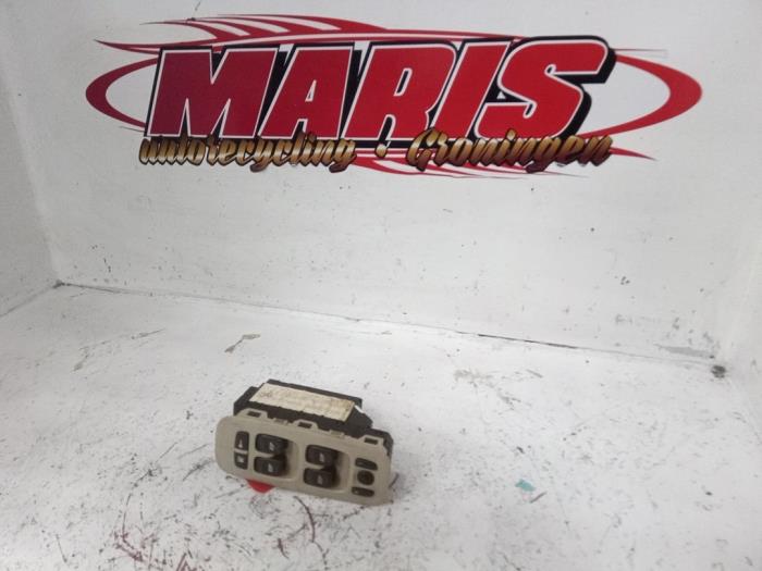 Usados Interruptor de ventanilla eléctrica Volvo S80 (TR/TS) 2.5 T Turbo 20V Precio € 35,00 Norma de margen ofrecido por Autosloopbedrijf gebr. Maris
