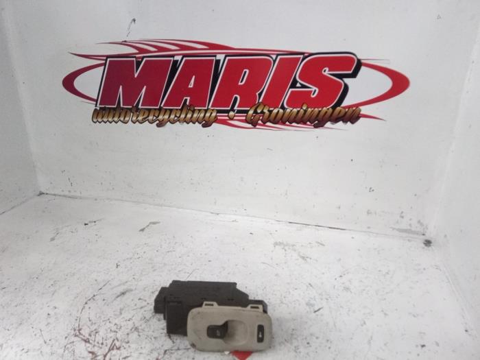 Usados Interruptor de ventanilla eléctrica Volvo S80 (TR/TS) 2.5 T Turbo 20V Precio € 15,00 Norma de margen ofrecido por Autosloopbedrijf gebr. Maris