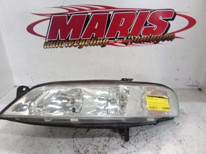 Gebrauchte Scheinwerfer links Opel Vectra B (36) 1.6 16V Ecotec Preis € 25,00 Margenregelung angeboten von Autosloopbedrijf gebr. Maris