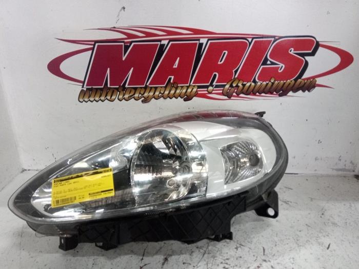 Używane Reflektor lewy Fiat Punto Evo (199) 1.4 Cena € 60,00 Procedura marży oferowane przez Autosloopbedrijf gebr. Maris