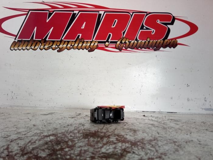 Usados Interruptor de ventanilla eléctrica Dodge Caliber 1.8 16V Precio € 15,00 Norma de margen ofrecido por Autosloopbedrijf gebr. Maris