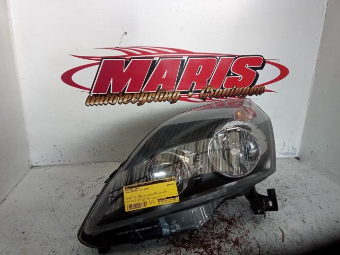Gebrauchte Scheinwerfer links Opel Zafira (M75) 2.2 16V Direct Ecotec Preis € 100,00 Margenregelung angeboten von Autosloopbedrijf gebr. Maris