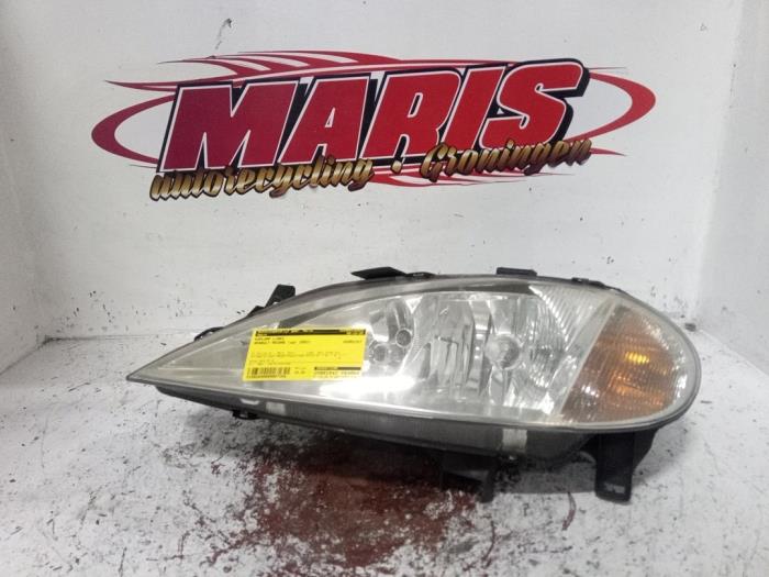 Używane Reflektor lewy Renault Megane (EA) 1.6 16V Sport Cena € 25,00 Procedura marży oferowane przez Autosloopbedrijf gebr. Maris