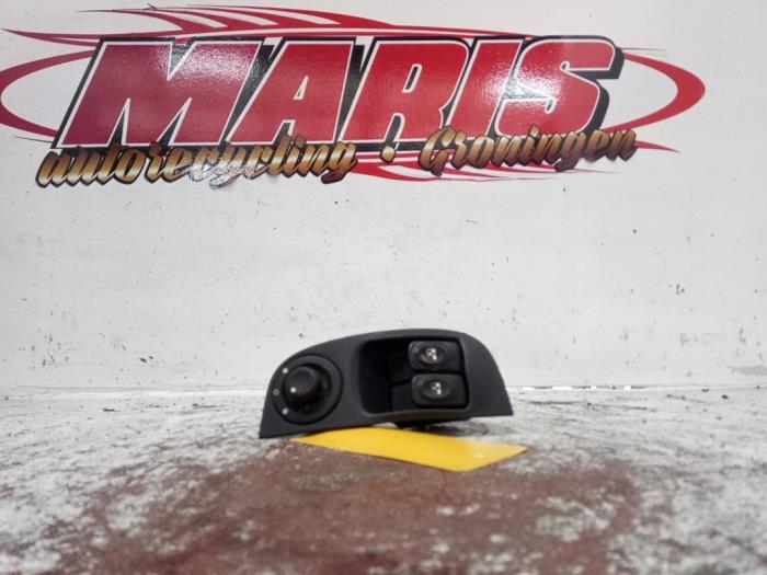 Usados Interruptor de ventanilla eléctrica Renault Megane (EA) 1.6 16V Sport Precio € 15,00 Norma de margen ofrecido por Autosloopbedrijf gebr. Maris