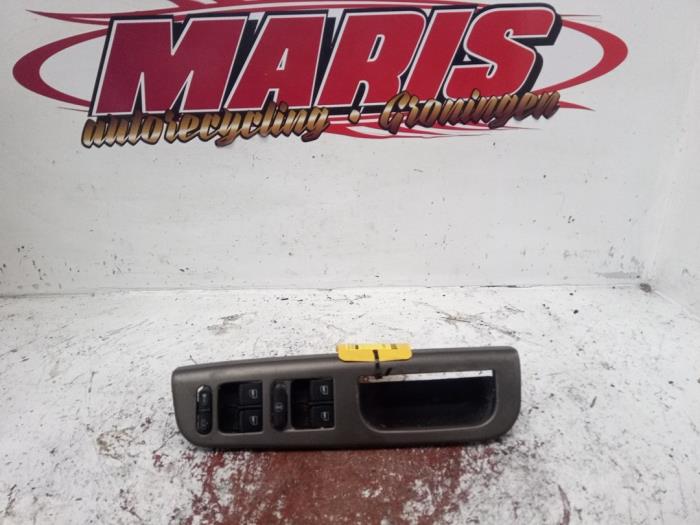 Usados Interruptor de ventanilla eléctrica Volkswagen Passat (3B2) 2.3 VR5 Precio € 20,00 Norma de margen ofrecido por Autosloopbedrijf gebr. Maris